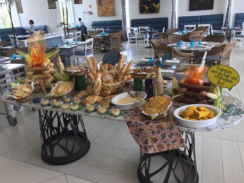 Sheraton Reserva Do Paiva Cabo de Santo Agostinho Buitenkant foto A buffet at a hotel