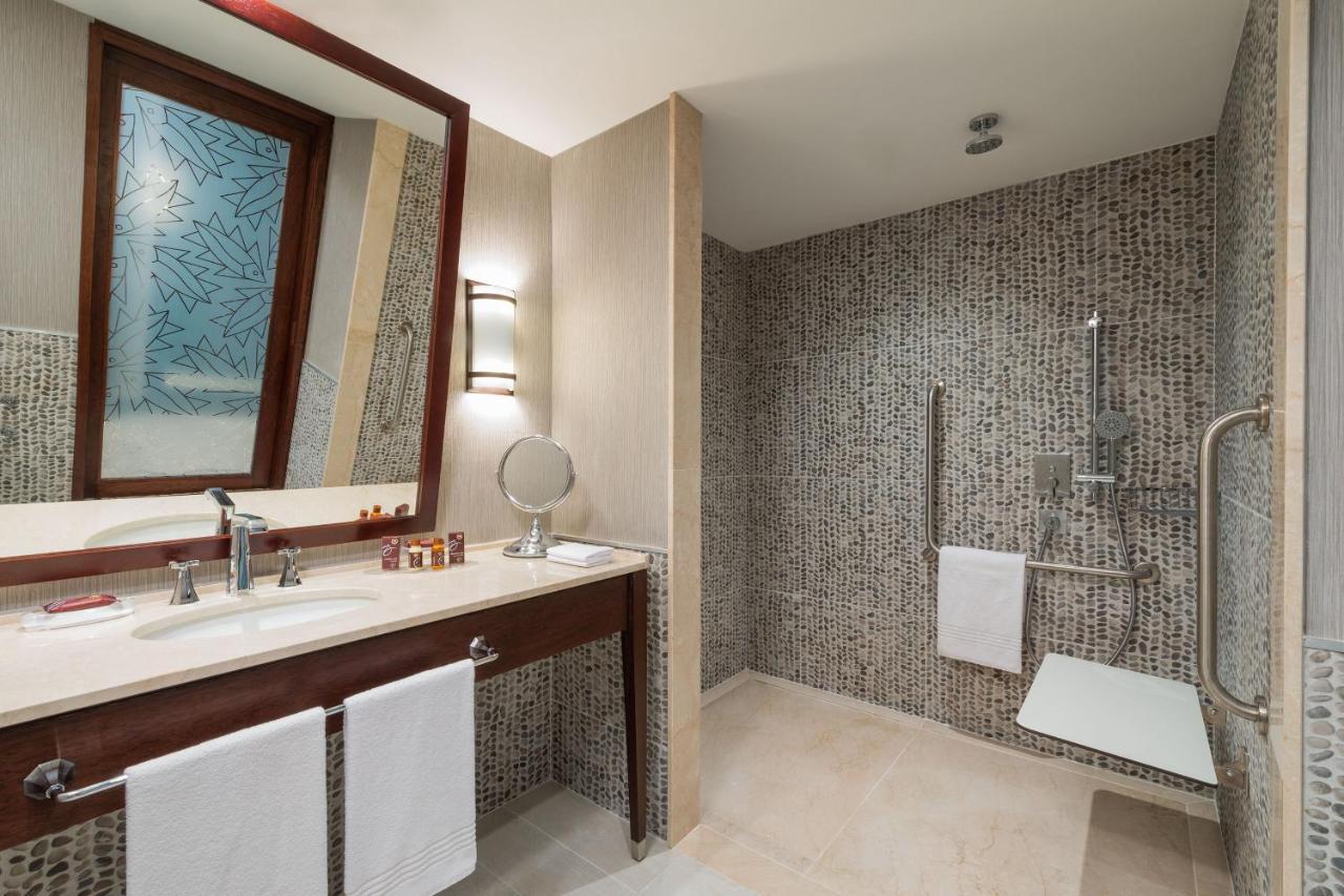 Sheraton Reserva Do Paiva Cabo de Santo Agostinho Buitenkant foto A wet room in a hotel